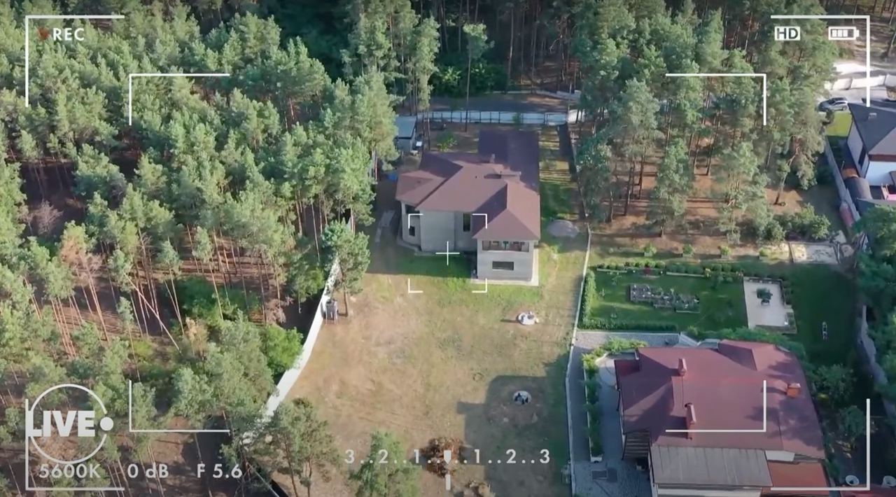 Двухэтажный "садовый домик": как выглядит новый особняк экс-"кварталовца" Юзика (видео)